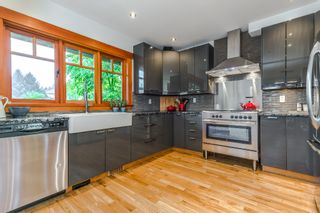 Photo 8: 1559 E 20TH AVENUE in Vancouver: Knight House for sale (Vancouver East)  : MLS®# R2089733
