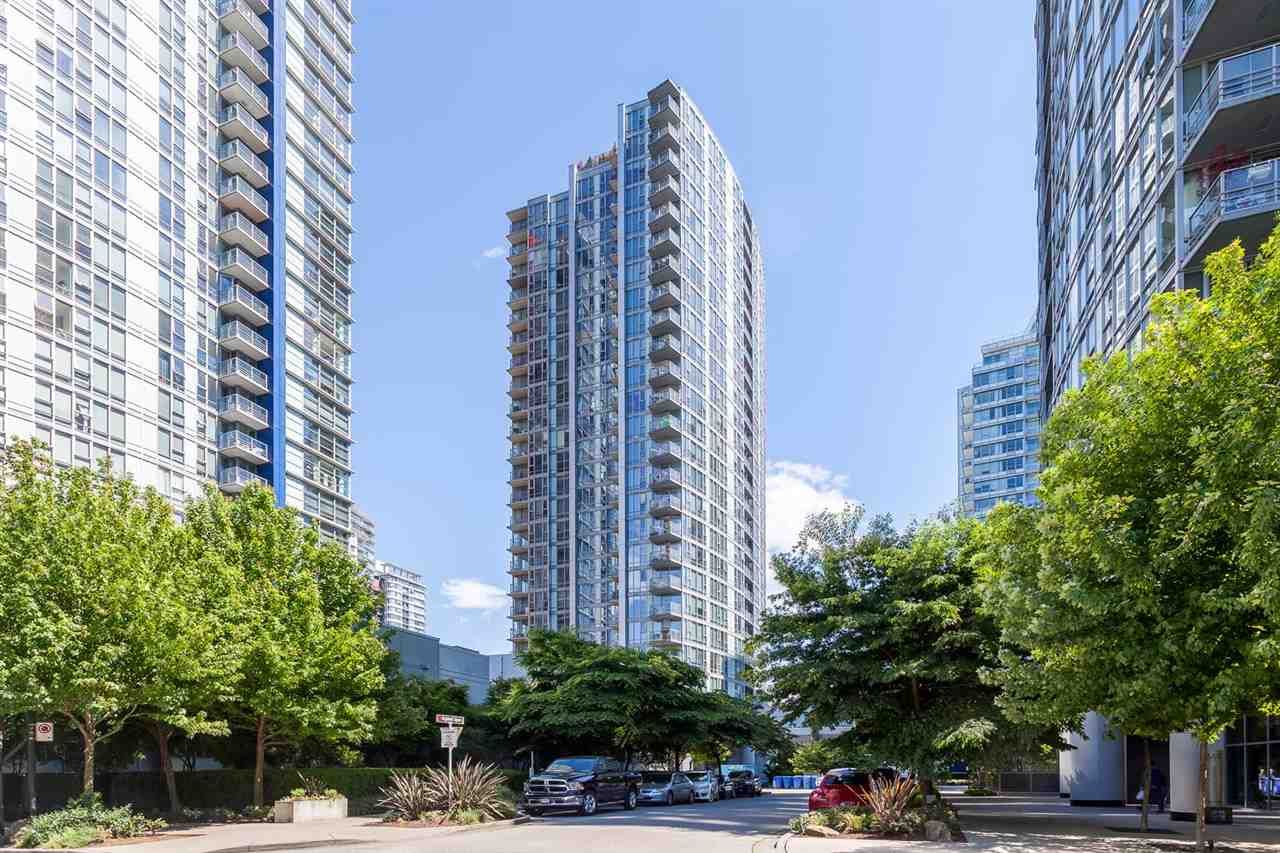 Main Photo: 802 131 REGIMENT SQUARE in : Downtown VW Condo for sale : MLS®# R2067296