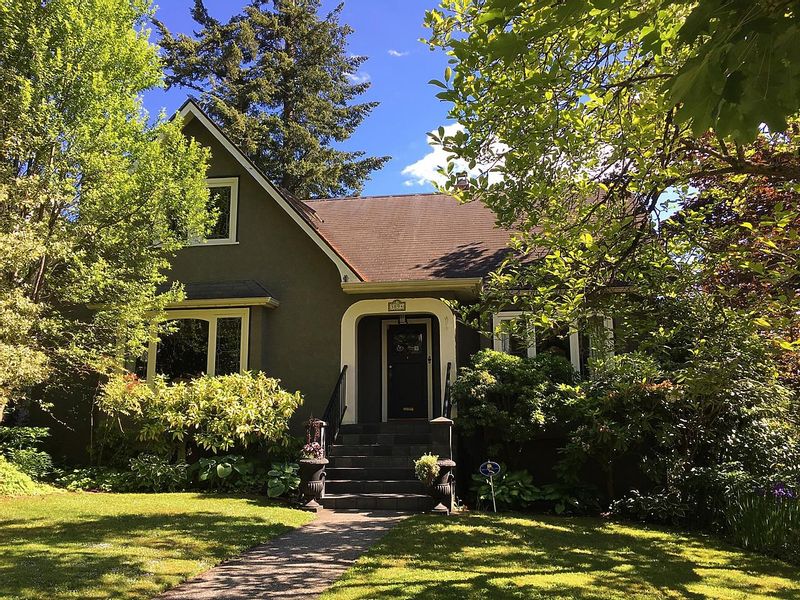 FEATURED LISTING: 3894 34TH Avenue West Vancouver