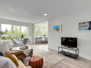 Photo 4: 605 1833 FRANCES Street in Vancouver: Hastings Condo for sale in "PANORAMA GARDENS" (Vancouver East)  : MLS®# R2707723