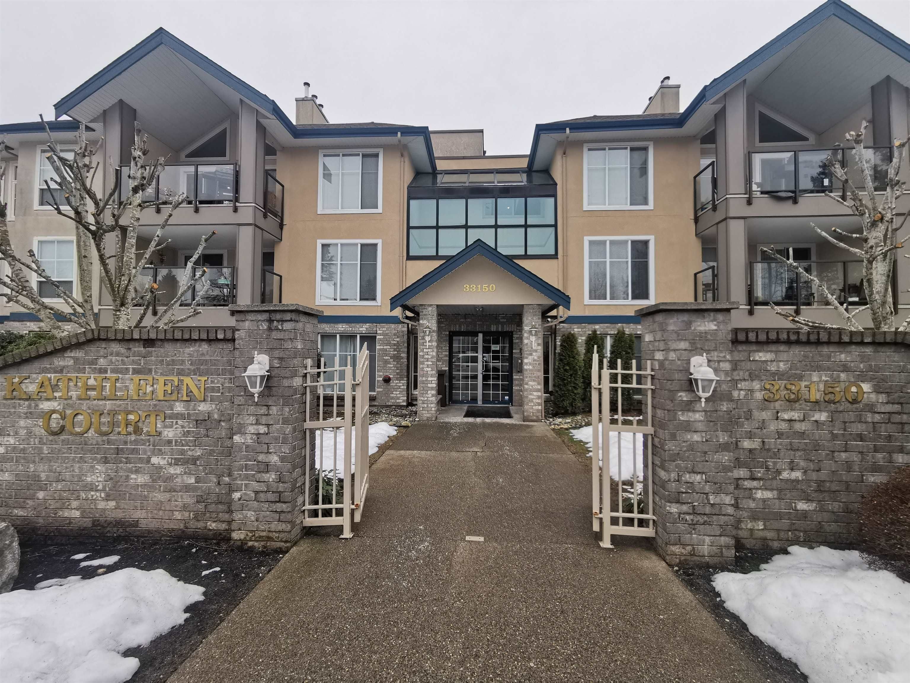 Main Photo: 208 33150 4TH Avenue in Mission: Mission BC Condo for sale in "Kathleen Court" : MLS®# R2757902