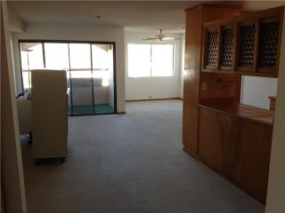 Photo 7: PACIFIC BEACH Condo for sale : 2 bedrooms : 1225 Pacific Beach Drive #4b in San Diego