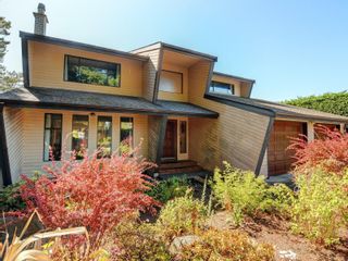 Photo 1: 3933 Aspen Pl in Saanich: SE Cadboro Bay House for sale (Saanich East)  : MLS®# 943645