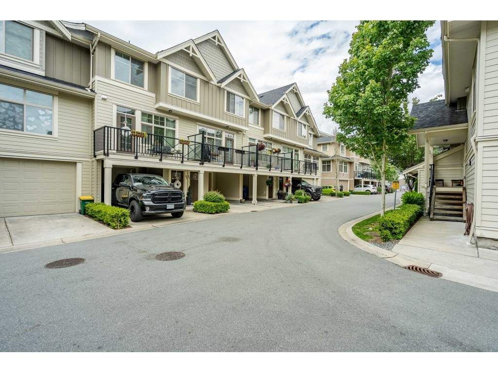 Main Photo: 48 19525 73 Avenue in Surrey: Clayton Townhouse for sale in "Uptown 2" (Cloverdale)  : MLS®# R2462606