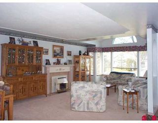 Photo 2: 8832 157TH Street in Surrey: Fleetwood Tynehead House for sale in "Fleetwood" : MLS®# F2702784