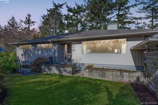 Photo 1: 1116 Nicholson St in VICTORIA: SE Lake Hill House for sale (Saanich East)  : MLS®# 806715