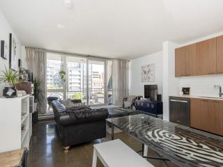 Photo 4: 513 221 UNION Street in Vancouver: Mount Pleasant VE Condo for sale in "V6A" (Vancouver East)  : MLS®# R2267246
