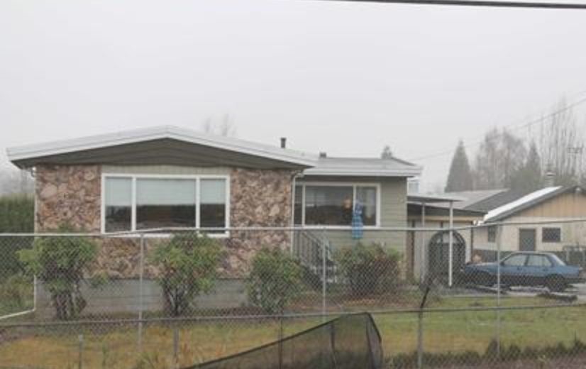 Main Photo: 29858 FRASER Highway in Abbotsford: Aberdeen House for sale : MLS®# R2477913