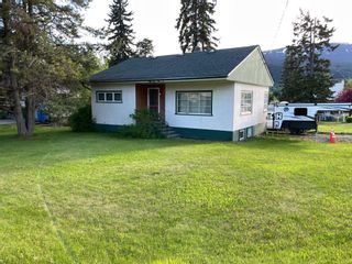 Photo 1: 3895 NINTH Avenue in Smithers: Smithers - Town House for sale in "Hill section" (Smithers And Area (Zone 54))  : MLS®# R2698302