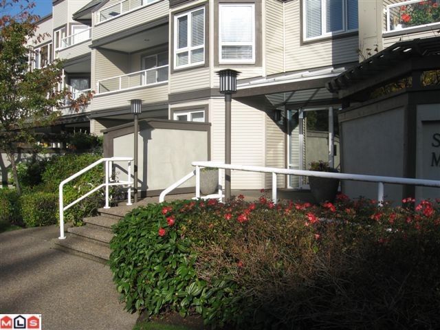 Main Photo: 301 1840 E SOUTHMERE Crescent in Surrey: Sunnyside Park Surrey Condo for sale in "SOUTHMERE MEWS WEST" (South Surrey White Rock)  : MLS®# F1026823