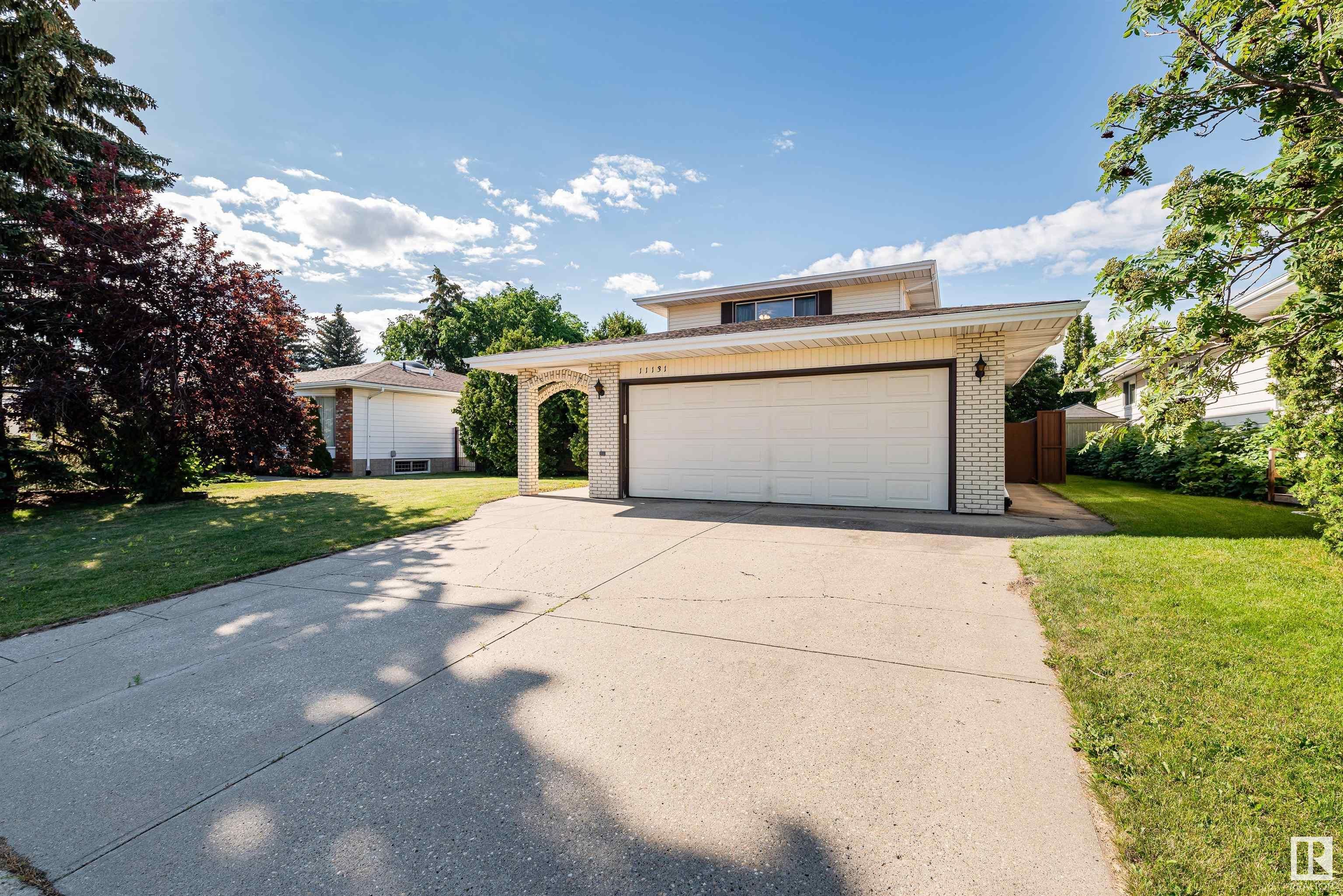Main Photo: 11131 30 Avenue in Edmonton: Zone 16 House for sale : MLS®# E4306302