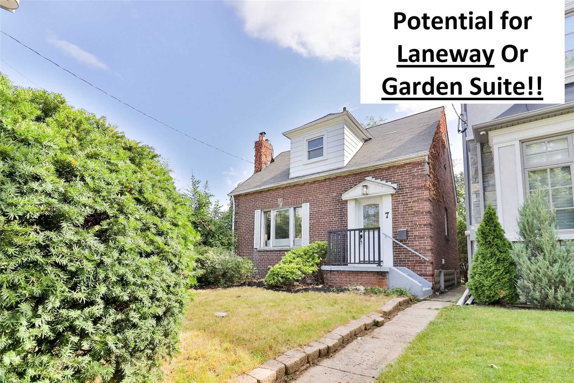 Main Photo: 7 Elsfield Road in Toronto: Stonegate-Queensway House (1 1/2 Storey) for sale (Toronto W07)  : MLS®# W5886771