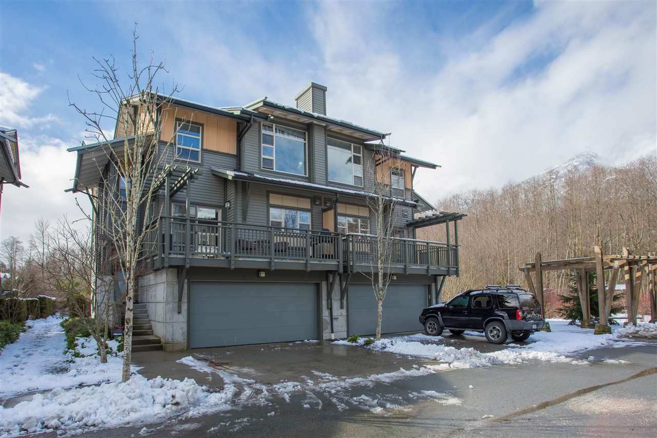 Main Photo: 1164 VILLAGE GREEN Way in Squamish: Downtown SQ 1/2 Duplex for sale in "Talon at Eaglewind" : MLS®# R2145018