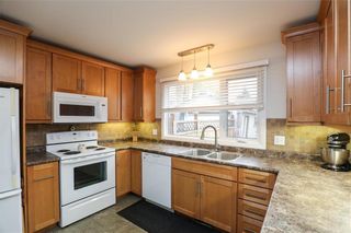 Photo 4: 17 Hampshire Bay West in Winnipeg: Windsor Park Residential for sale (2G)  : MLS®# 202124849