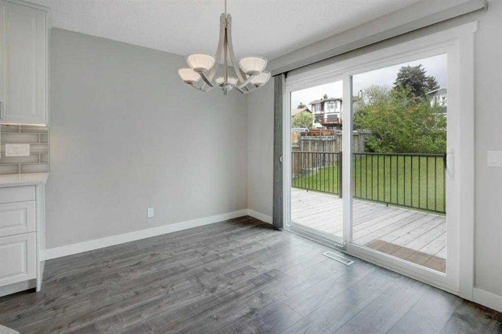 Photo 6: Photos: 227 Edgeland Road NW in Calgary: Edgemont Detached for sale : MLS®# A1236383