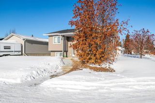 Photo 3: 2 Fieldstone Boulevard: Lacombe Detached for sale : MLS®# A2032636