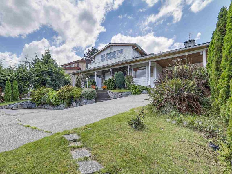 FEATURED LISTING: 677 DOLLARTON Highway North North Vancouver