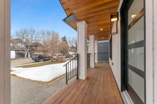 Photo 3: 449 25 Avenue NE in Calgary: Winston Heights/Mountview Detached for sale : MLS®# A2120178