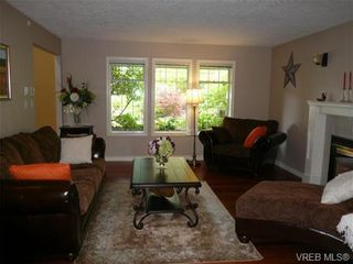 Photo 2: 885 Maltwood Terr in VICTORIA: SE Broadmead House for sale (Saanich East)  : MLS®# 711299