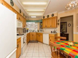 Photo 4: 102 6090 W BOUNDARY Drive in Surrey: Panorama Ridge Townhouse for sale in "Lakewood Estates" : MLS®# F1434141