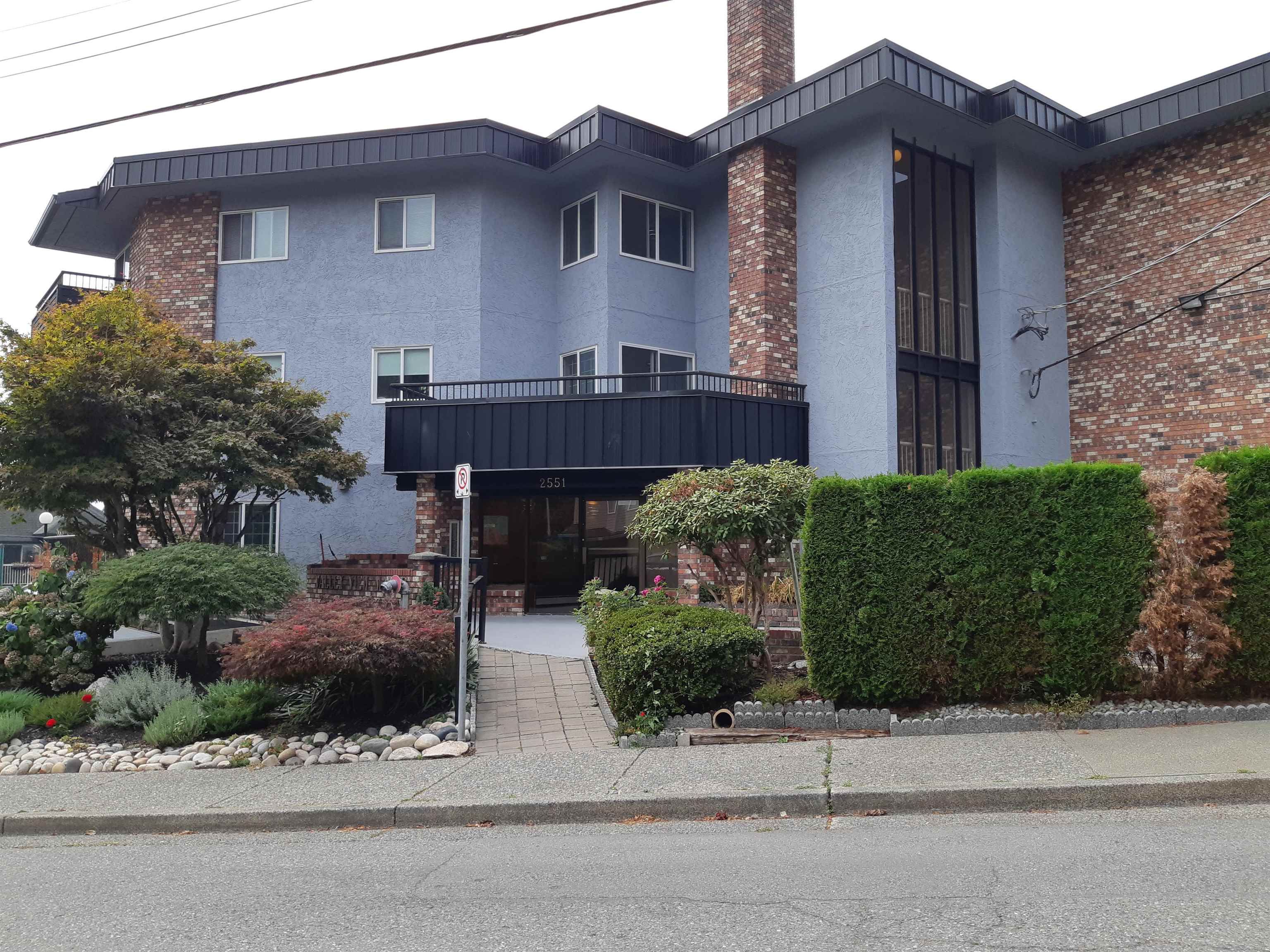 Main Photo: 112 2551 WILLOW Lane in Abbotsford: Central Abbotsford Condo for sale in "Valley View" : MLS®# R2723987