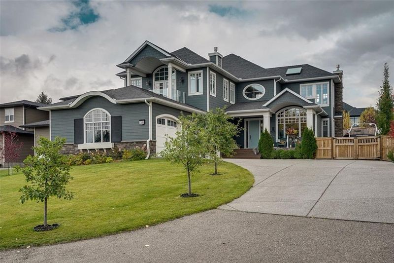 FEATURED LISTING: 972 EAST CHESTERMERE Drive Chestermere
