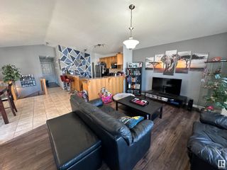 Photo 4: 9637 109A Avenue in Edmonton: Zone 13 House Duplex for sale : MLS®# E4384127