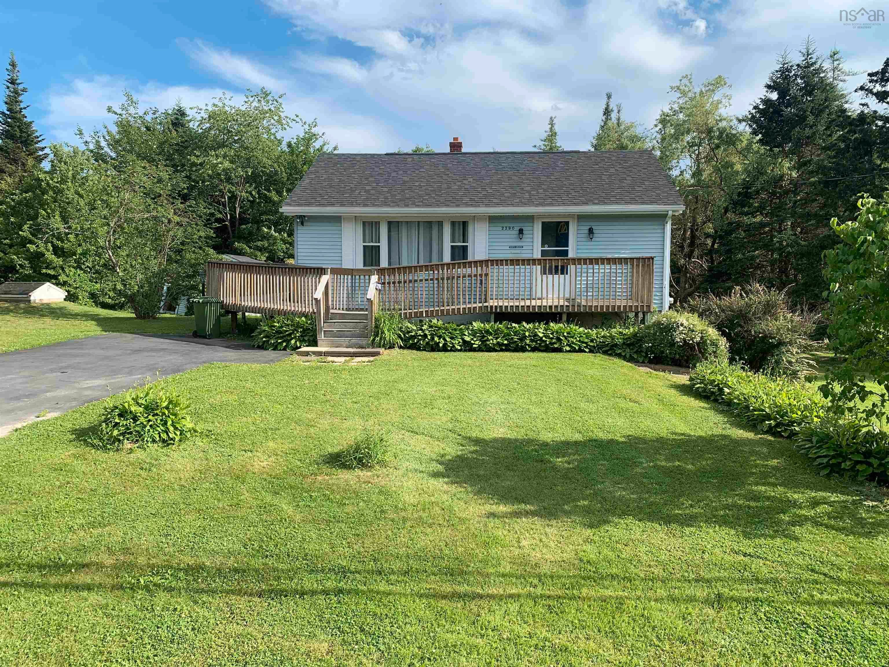 Main Photo: 2290 Lawrencetown Road in Lawrencetown: 31-Lawrencetown, Lake Echo, Port Residential for sale (Halifax-Dartmouth)  : MLS®# 202216363