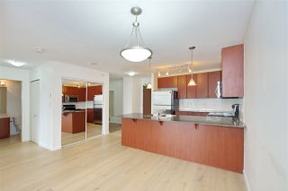 Photo 2: 701 610 VICTORIA Street in New Westminster: Downtown NW Condo for sale in "THE POINT" : MLS®# R2392846
