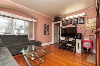 Photo 3: 2668 E 8TH Avenue in Vancouver: Renfrew VE House for sale (Vancouver East)  : MLS®# R2154195