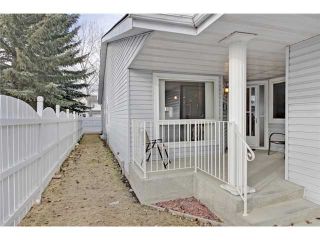 Photo 2: 75 LINCOLN Manor SW in Calgary: Lincoln Park House for sale : MLS®# C3654856