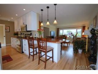 Photo 2: 2568 Eastdowne Rd in VICTORIA: OB Henderson House for sale (Oak Bay)  : MLS®# 514804