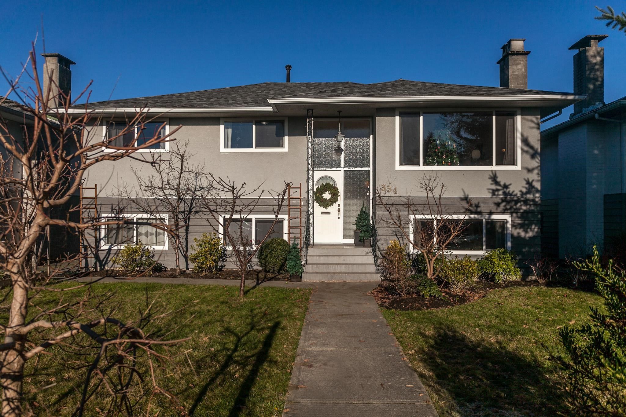 Main Photo: 334 E 18 Street in North Vancouver: Central Lonsdale House for sale : MLS®# R2724839