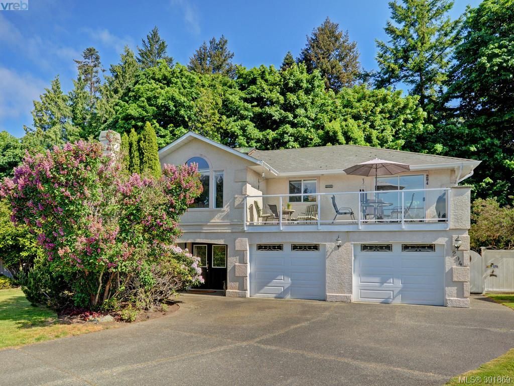 Main Photo: 294 Ilott Pl in VICTORIA: Co Lagoon House for sale (Colwood)  : MLS®# 787710