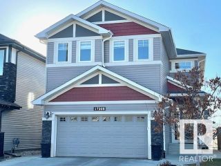 Photo 2: 17208 121 Street in Edmonton: Zone 27 House for sale : MLS®# E4377741