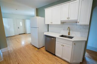 Photo 3: 872 Grosvenor Avenue in Winnipeg: Crescentwood Residential for sale (1B)  : MLS®# 202301131