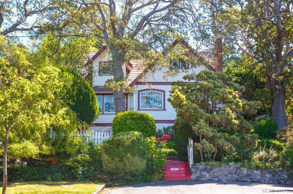Main Photo: 1335 Franklin Terr in VICTORIA: Vi Fairfield East House for sale (Victoria)  : MLS®# 816382