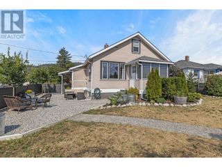 Photo 1: 10318 Gayton Street in Summerland: House for sale : MLS®# 10304826