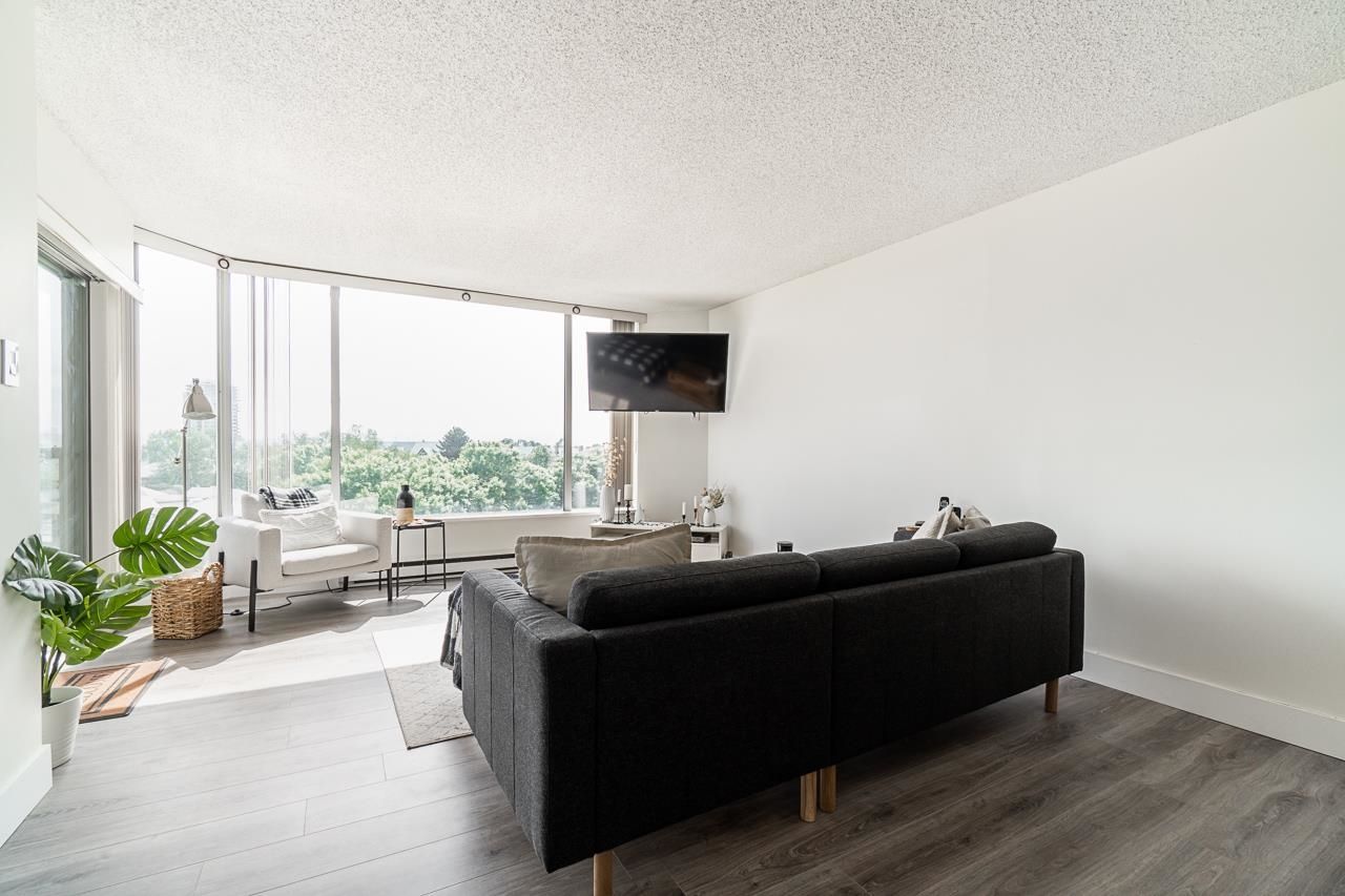 Main Photo: 504 1045 QUAYSIDE Drive in New Westminster: Quay Condo for sale in "QUAYSIDE TOWER 1" : MLS®# R2703613