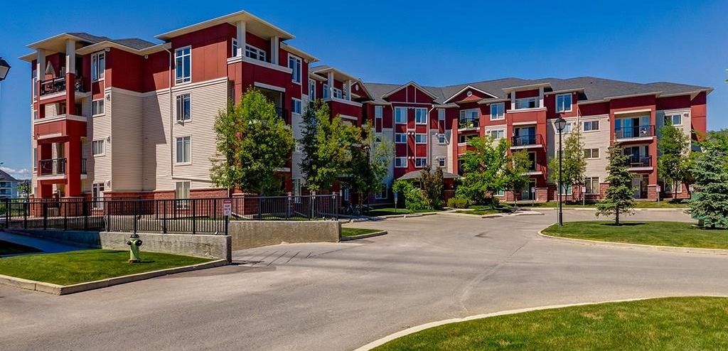 Main Photo: 403 156 COUNTRY VILLAGE Circle NE in Calgary: Country Hills Village Condo for sale : MLS®# C4120632