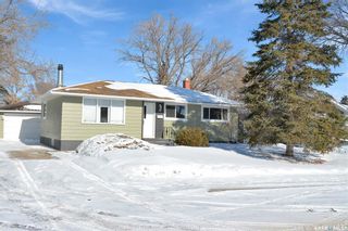 Photo 1: 18 Donahue Avenue in Regina: Coronation Park Residential for sale : MLS®# SK920414