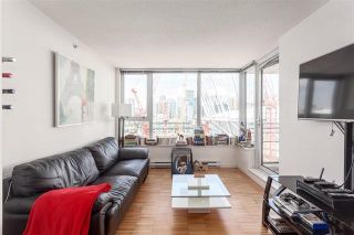 Photo 1: 2207 33 SMITHE Street in Vancouver: Yaletown Condo for sale in "COOPERS LOOKOUT" (Vancouver West)  : MLS®# R2106492