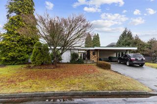 Photo 1: 12052 190 Street in Pitt Meadows: Central Meadows House for sale : MLS®# R2748504