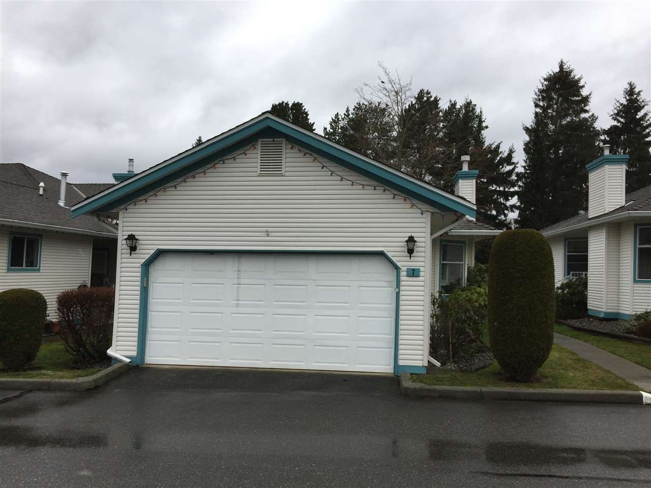 Main Photo: 7 27435 29A Avenue in Langley: Aldergrove Langley Townhouse for sale in "CREEKSIDE VILLA" : MLS®# R2143521