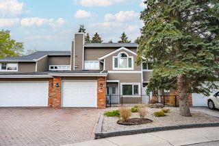 Photo 1: 74 Woodmeadow Close SW in Calgary: Woodlands Row/Townhouse for sale : MLS®# A2044732