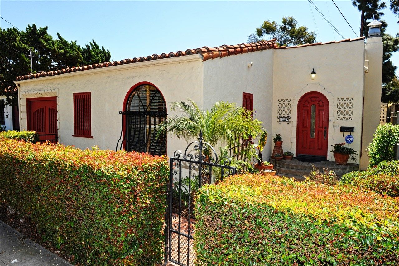 Main Photo: HILLCREST House for sale : 3 bedrooms : 1437 Brookes Ave in San Diego