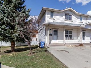 Main Photo: 25 Kerry Wood Mews: Red Deer Row/Townhouse for sale : MLS®# A2129030