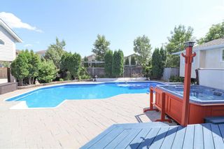 Photo 3: 683 Knowles Avenue in Winnipeg: Algonquin Estates Residential for sale (3H)  : MLS®# 202021196