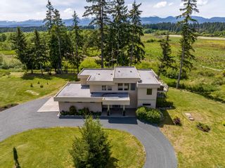 Photo 1: 3389 Rhys Rd in Courtenay: CV Courtenay South House for sale (Comox Valley)  : MLS®# 928400