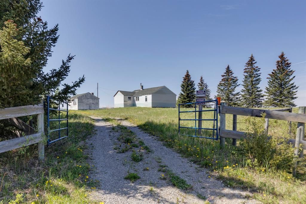 Main Photo: 215025 Plummers Road W: Rural Foothills County Detached for sale : MLS®# A2052900